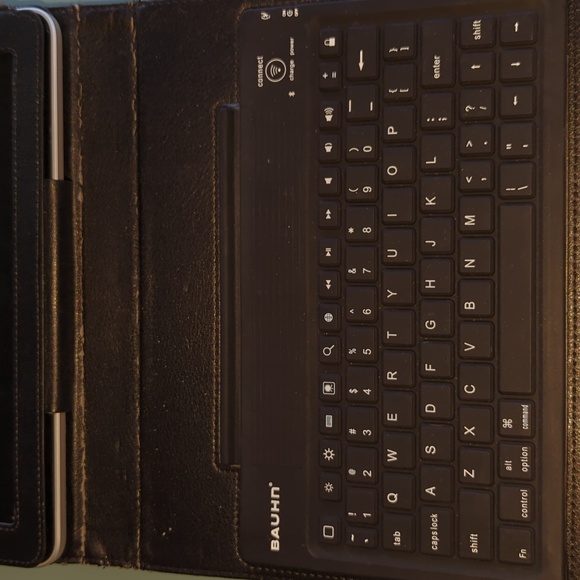 Apple iPad Tablet 32GB Model A1219 1st Gen WiFi with Keyboard – Used Condition - Picture 5 of 10